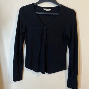 Hippie Rose Black Ribbed Knit V-neck Top size large